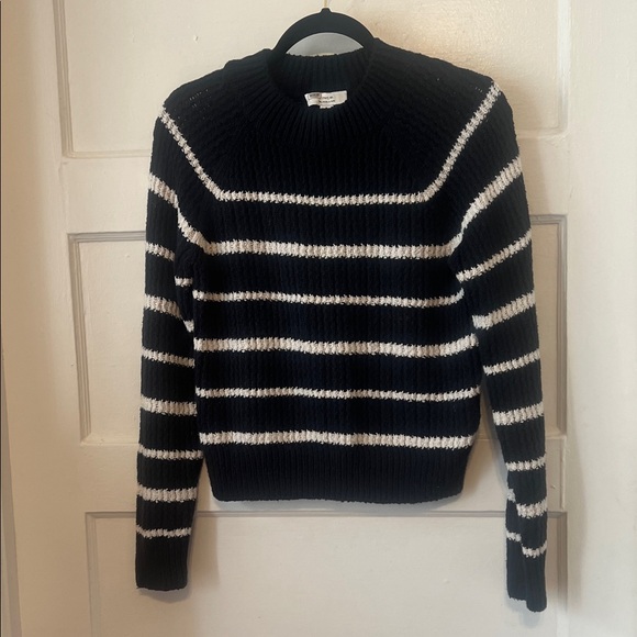 Designer VINCE Women's Sweater ($395 retail) size XS - Picture 3 of 7